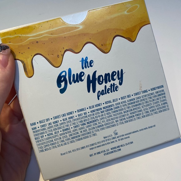 Kylie Cosmetics Blue Honey Eyeshadow Palette - Picture 3 of 6